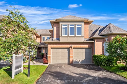 12-2165 Country Club Dr, Burlington, ON, L7M4H4 | Card Image