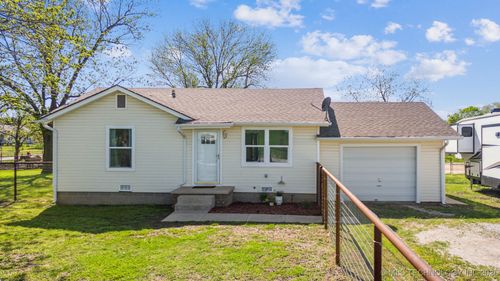 11860 N 68th West Ave, Sperry, OK, 74073-4437 | Card Image