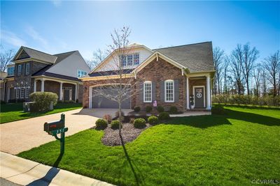 View of front facade featuring a front yard | Image 3