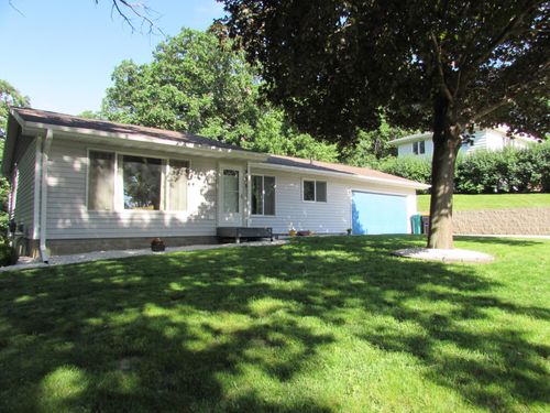 233 E Amber Lake Dr, Fairmont, MN, 56031-3402 | Card Image