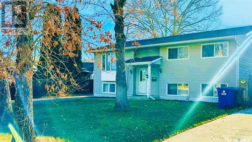 382 Appleby Cres, Saskatoon, SK, S7M4B3 | Card Image