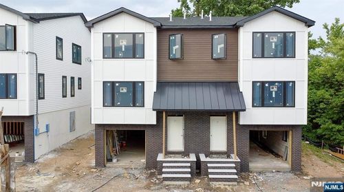 140-138-140 Weigands Ln, Secaucus, NJ, 07094-2124 | Card Image