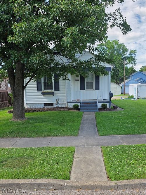 415 Winton Ave, Zanesville, OH, 43701-1916 | Card Image