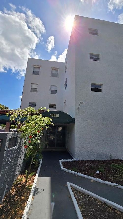 apt-209-13685 Ne 10th Ave, North Miami, FL, 33161-3849 | Card Image