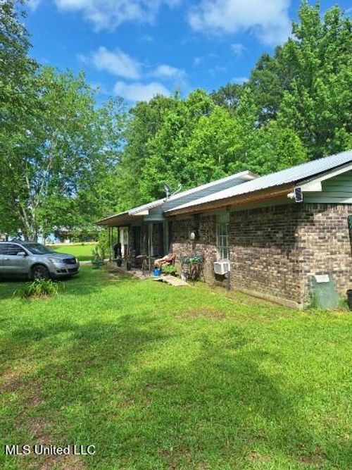 101 Court St, Waynesboro, MS, 39367-2941 | Card Image