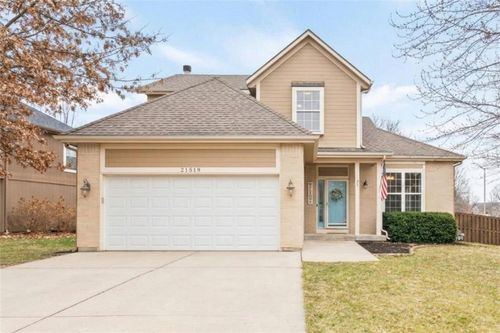 21519 W 58th St, Shawnee, KS, 66218-8931 | Card Image