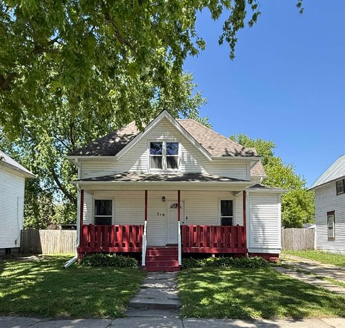 319 2nd St Nw Street, Oelwein, IA, 50662 | Card Image