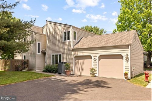 130 Westbury Ct, DOYLESTOWN, PA, 18901-2512 | Card Image