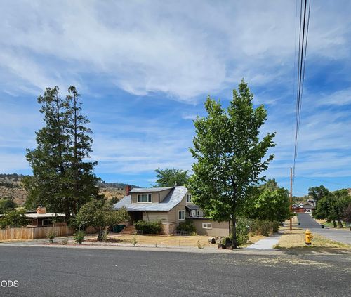 133 Grant St, Klamath Falls, OR, 97601-3133 | Card Image