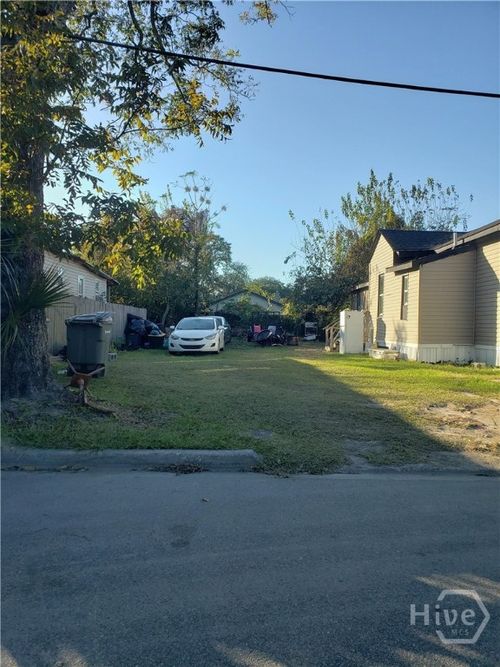 11 Norton St, Savannah, GA, 31415-2125 | Card Image