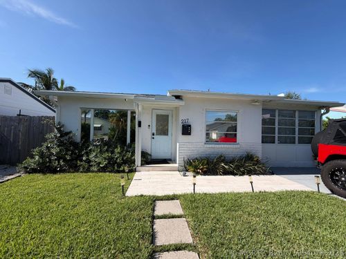 217 E 24th St, Riviera Beach, FL, 33404-4516 | Card Image