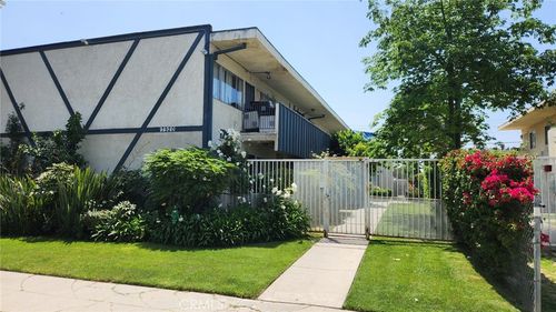 17920 Schoenborn St, Northridge, CA, 91325-3840 | Card Image