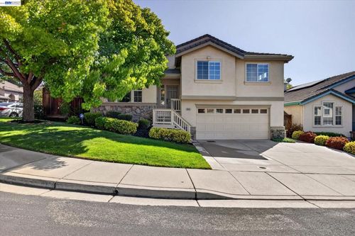 8039 Canyon Creek Cir, Pleasanton, CA, 94588-4764 | Card Image