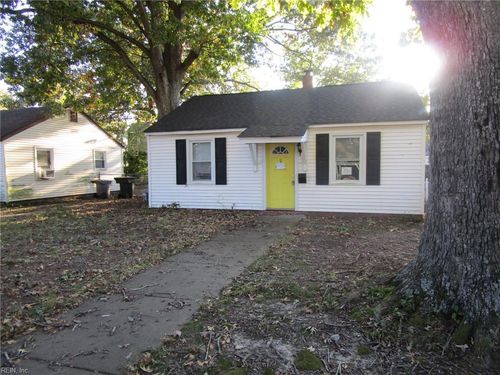 919 Ridgeway Ave, Hampton, VA, 23661-1110 | Card Image
