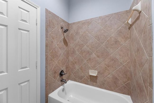13703 Evening Wind Dr, House other with 4 bedrooms, 3 bathrooms and 2 parking in Pearland TX | Image 37