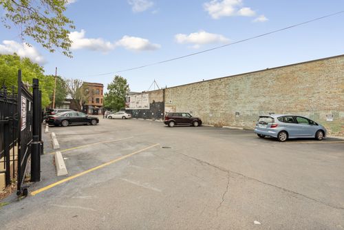 na-3273 W Fullerton Ave, Chicago, IL, 60647-2562 | Card Image