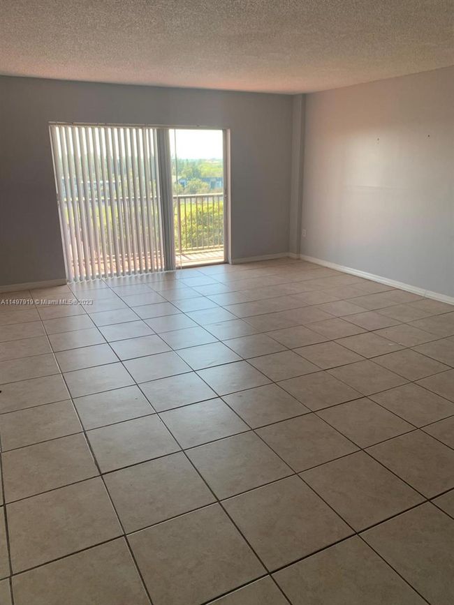 APT-906 - 4174 Inverrary Dr, Condo with 1 bedrooms, 2 bathrooms and null parking in Lauderhill FL | Image 4