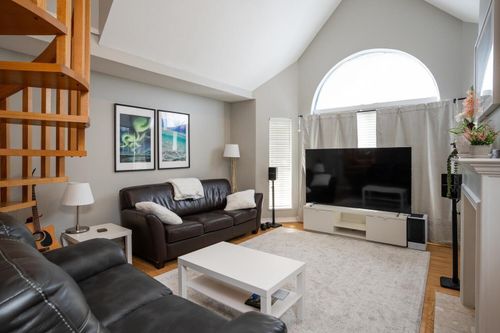 301-7151 121 St, Surrey, BC, V3W0E7 | Card Image