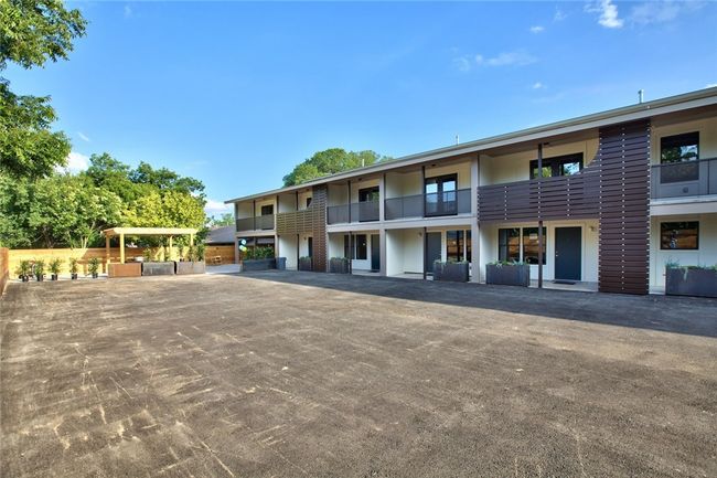 APT-117 - 924 E 51 St St, Townhouse with 1 bedrooms, 1 bathrooms and 1 parking in Austin TX | Image 36