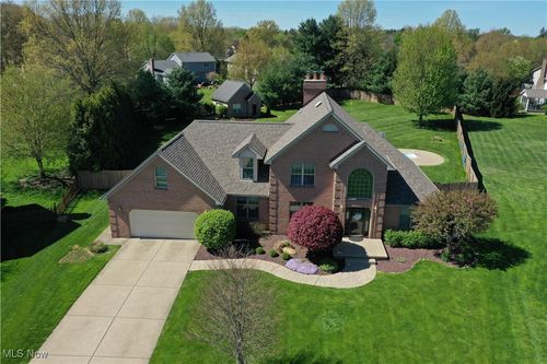 7966 Meadowbrooke Trl, Poland, OH, 44514-2377 | Card Image