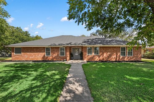 1004 N Main St, West, TX, 76691-1220 | Card Image