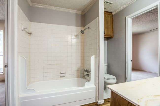 104 Ne Rosamond St, House other with 3 bedrooms, 2 bathrooms and null parking in Burleson TX | Image 21