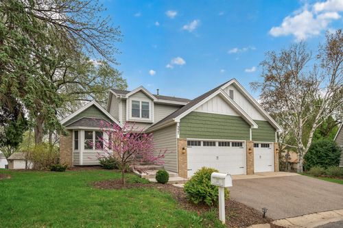 321 Deerfoot Trl, Chanhassen, MN, 55317-8604 | Card Image