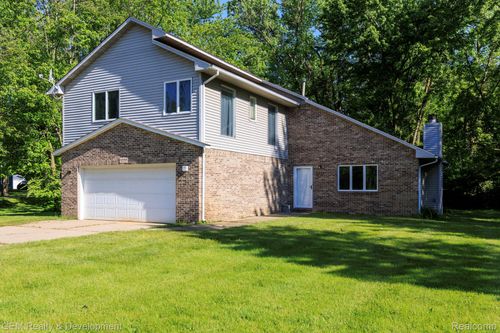 1111 Sarah Rd, Pinckney, MI, 48169-8000 | Card Image