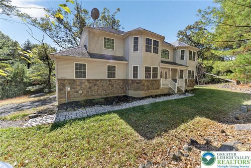 45 Coach Rd, Stroudsburg, PA, 18360-7710 | Card Image