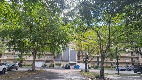 apt-303-3300 W Rolling Hills Cir, Davie, FL, 33328-1972 | Card Image