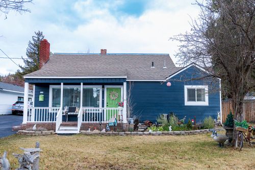924 Ne 9th St, Bend, OR, 97701-4847 | Card Image