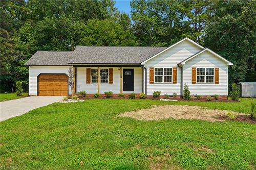 425 Mr Henry Rd, Mocksville, NC, 27028-5358 | Card Image