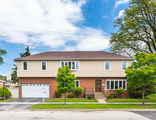 8330 Gross Point Rd, Morton Grove, IL, 60053-3423 | Card Image