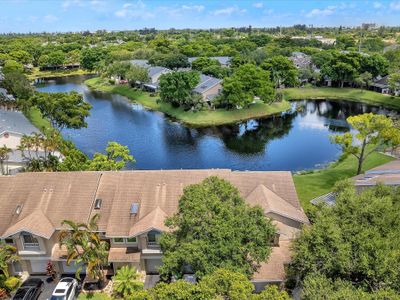 2084 E Discovery Circle, House other with 2 bedrooms, 2 bathrooms and null parking in Deerfield Beach FL | Image 3