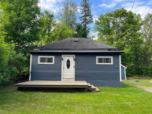 498 Clyde St, Newport, VT, 05855-9408 | Card Image
