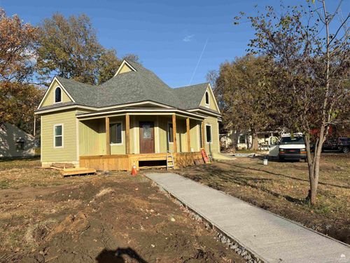 100 E 8th St, Onaga, KS, 66521-9791 | Card Image