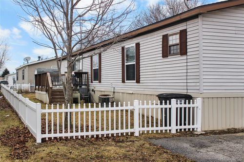 2351 Hiddenview Dr, Newport, MI, 48166-9195 | Card Image