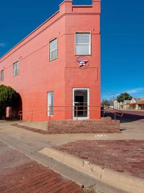 105 W Panhandle St, Slaton, TX, 79364-4137 | Card Image
