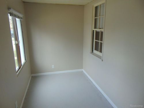 8454 Sherman Ave, Warren, MI, 48089-3017 | Card Image