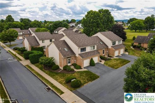 3225 Oakland Square Dr, Bethlehem, PA, 18020-1288 | Card Image