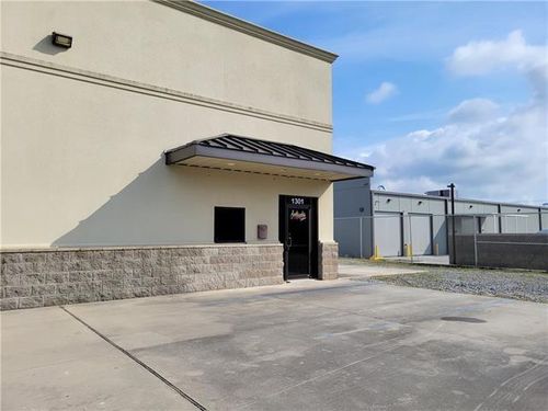 1301 N Al Davis Rd, Harahan, LA, 70123-2193 | Card Image