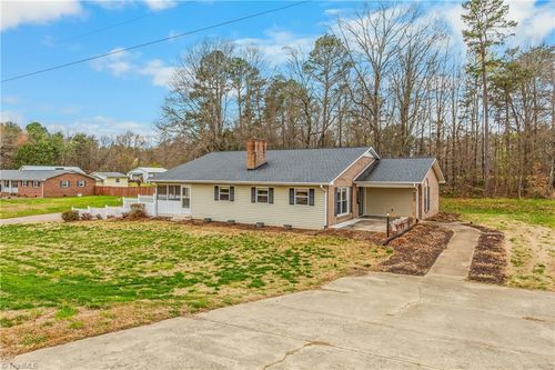 1504 Edgewood Dr, Yadkinville, NC, 27055-6849 | Card Image