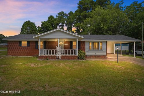 910 Old Grantham Rd, Goldsboro, NC, 27530-8527 | Card Image