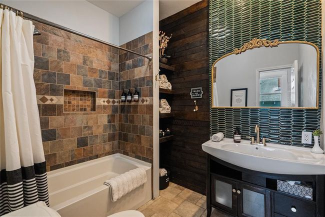 3610 Avenue P 1/2, House other with 3 bedrooms, 2 bathrooms and null parking in Galveston TX | Image 26