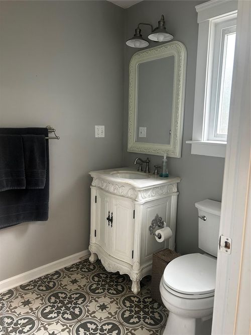 32920 6 Mile Rd, Livonia, MI, 48152-3278 | Card Image