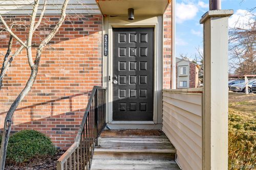 22161 Indian Creek Dr, Farmington Hills, MI, 48335-5542 | Card Image