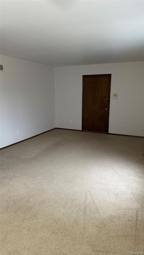 unit-22112-22100 E 11 Mile Road, St Clair Shores, MI, 48081 | Card Image