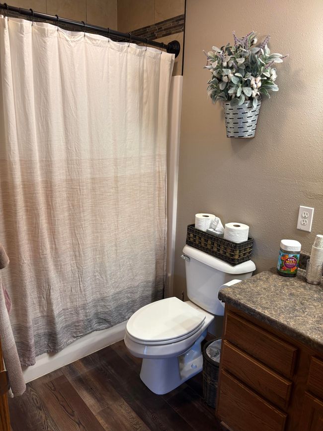 Bathroom Main | Image 12