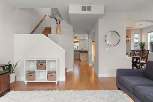 105 Village Cir, Santa Cruz, CA, 95060-2415 | Card Image