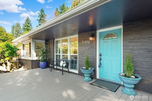 15812 30th Ave Ne, Shoreline, WA, 98155-6529 | Card Image